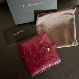 Authentic BOTTEGA VENETA Intercciato Leather Bi-Fold Wallet